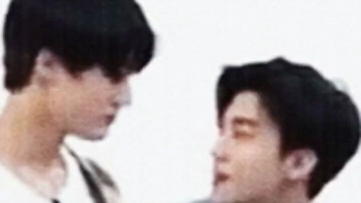 【NCT】 يمدّ يده بهدوء ليحميك، ثم يخفض رأسه ويهمس برفق: “هل أنت بخير؟”