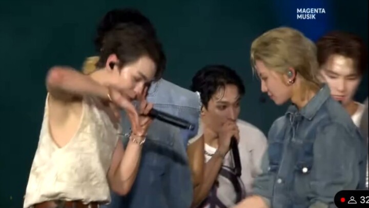 เวอร์นอนโดนพี่ชายคนที่แปดแกล้งจนถ่ายรูปไม่ได้เลยสักที!