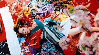 Estetika Jepang dari oiran wanita jahat, matanya penuh warna merah