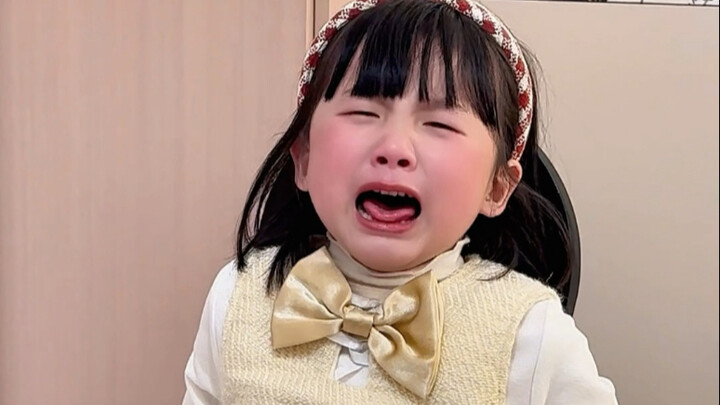 ตอนกินข้าวก็นั่งนิ่งเงียบเศร้าๆ พอทานเสร็จก็ทนไม่ไหว ปล่อยโฮร้องไห้หนักมาก