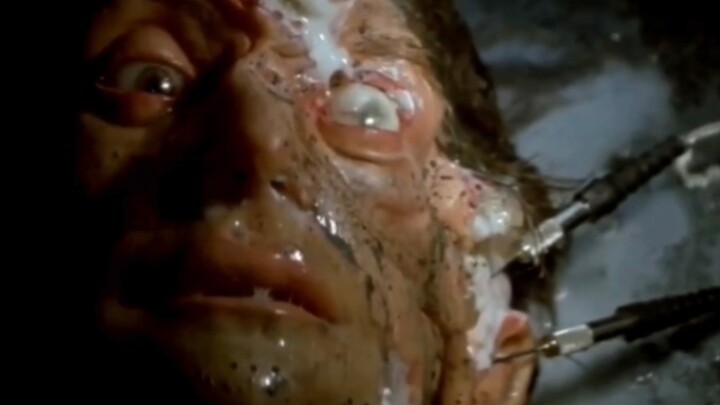 [Movie] Man Wishing For Death in Alien