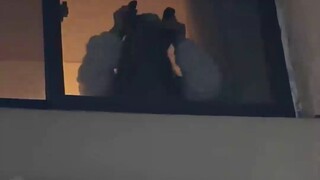 الساعة الواحدة صباحًا، لا أجرؤ على العيش في هذا المنزل بعد الآن...