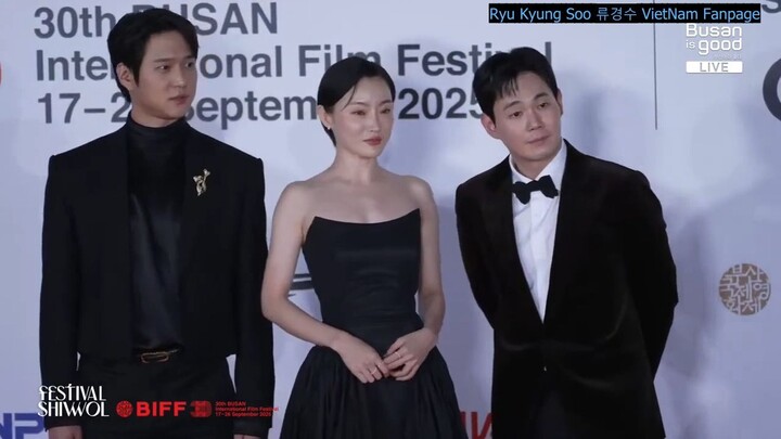 RYU KYUNG SOO cùng các diễn viên GO KYUNG PYO và WI JI WON tại BIFF 2025