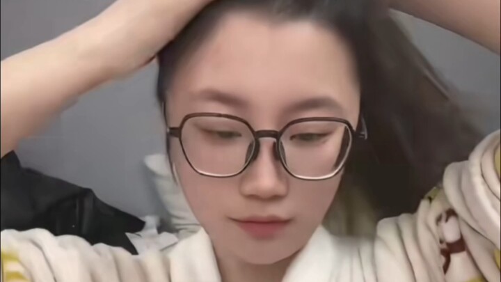 ลูกชาย ไปนอนได้แล้ว ส่วนการบ้านฝากแม่จัดการให้เอง