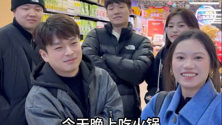 Thử thách hộp quà bí mật lẩu bạn thân: Cứ chơi là im thin thít…