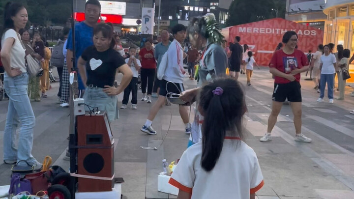 หมูเจียงเฉียงจัดระเบียบวงเต้นลานกลางแจ้ง ออกทัวร์อีกครั้ง