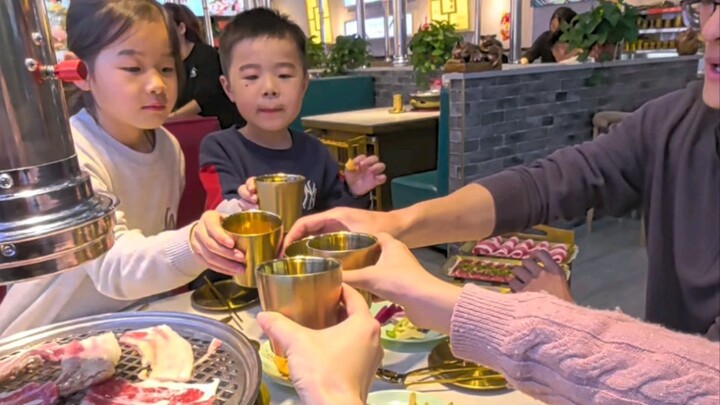 Perjalanan mengasuh anak itu setengahnya trik, setengahnya lagi keikhlasan—yang penting pas!