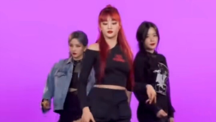 Chinese entertainment fans give a crazy review of the six-person girls' relay dance (serious and ven