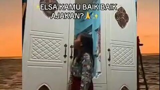 setelah jadi duyung, sekarang cosplay Elsa🤫