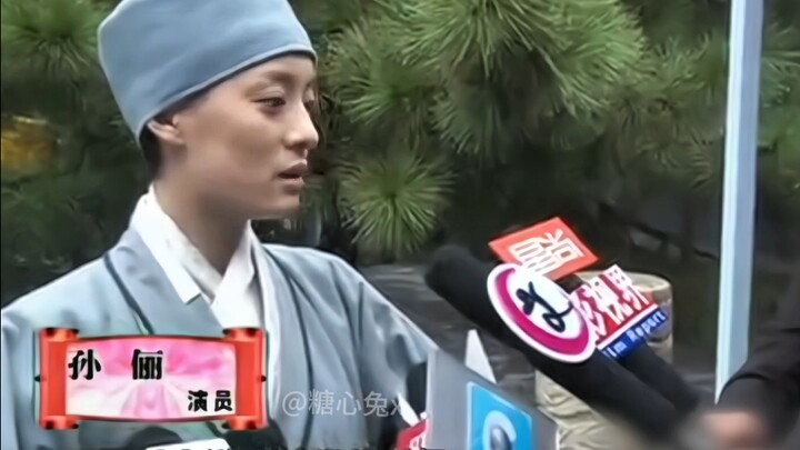 Sun Li was so shocked by the script that she jumped back in surprise.