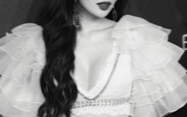 “Holy shit!! So savage! THIS is what you call a born idol—my face and body will always be K-pop mast