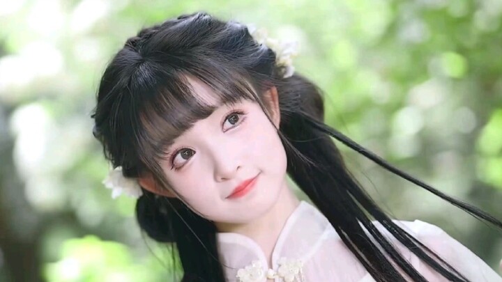 Don’t worry, my dear love, I will hold your red sleeves only for you in this life.