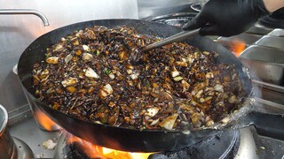 줄서서 먹는 스테이크 트러플 짜장면 - 압구정 무탄 / black bean noodles with truffle - korean street food