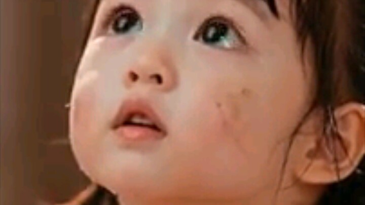 After her mother died the 3year-old girl found her billionaire father and was adored by everyone.!