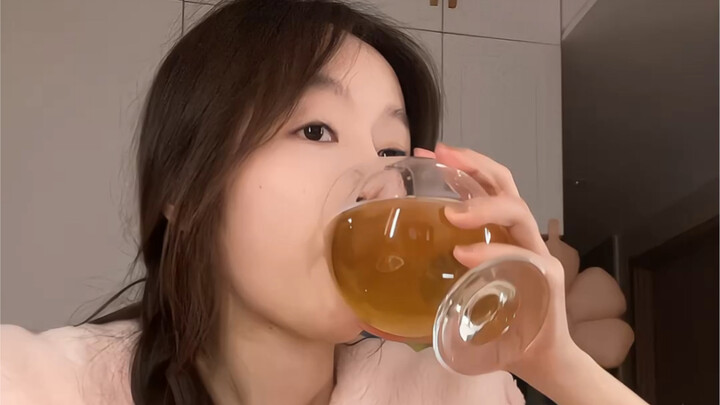 "Stress-relieving logs" Drinking alone at home at night