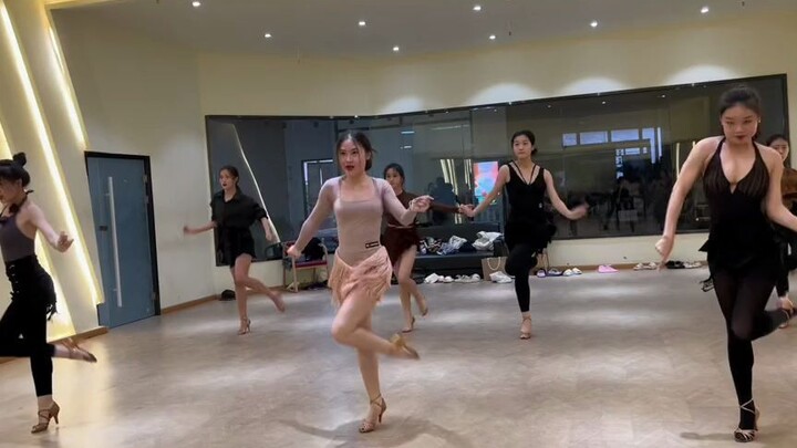 国标女孩的集训日常 | 每次听到这个音乐就忍不住多看两遍
