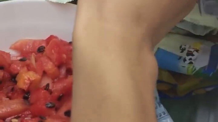 Open ice cream packaging with bare hands!!!