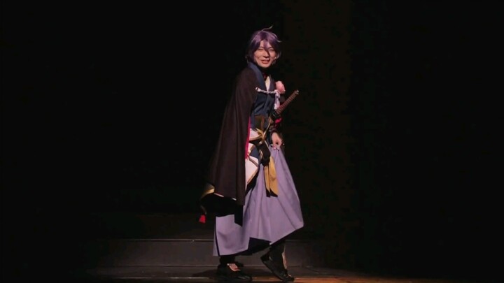 الخطوة الفضائية يمكن لأي شخص أن يفعلها، لكن يا سيد الأغاني، من فضلك لا تتعلمها!