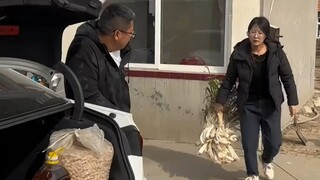 那些娘家的贼，一个女儿半个贼，回趟娘家连吃带拿！ # 一个闺女半个贼 # 看一遍笑一遍 # 家庭搞笑 # 专治不开心 # 娘家的贼