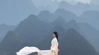 每天下午，我都在山顶一场战国袍的绝美邂逅