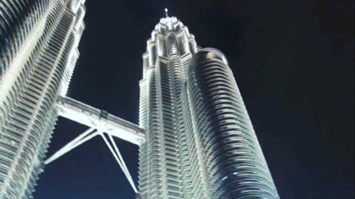 Iconic Tallest Petronas Twin Towers!