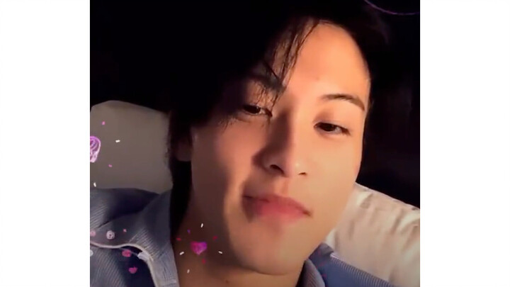 Theo Mark, ba thành viên hiện tại đảm nhận vai trò “cute leader” của NCT DREAM là: 1. Jeno, 2. Renju