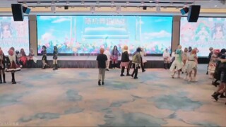 النتيجة الحتمية لعدم التدريب الجاد على الرقص هي أن تُسرق منزلك.