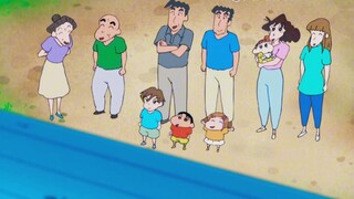 In Crayon Shin-chan: Hiroshi brings his wife and Shin-chan back to his hometown in the fall to atten