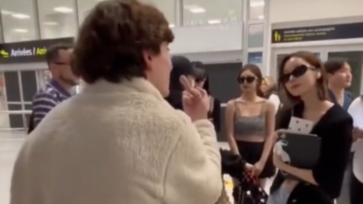 The only fan giving the middle finger to Winter