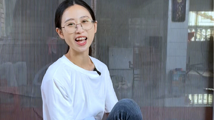 Please take a moment to quietly listen to my story.