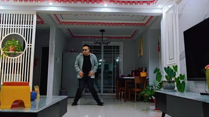 ฉันที่หนัก 100 กิโลกรัมจะเต้นชุด [เซียนอาชญากรรม] สักหน่อย