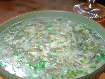 紫菜蛋汤，看似简单却深藏奥秘！掌握这个方法，让你的紫菜蛋汤鲜美可口，不再单调如白开水