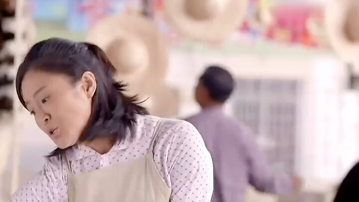 A farmer's wife sells steamed buns cheaply in the city, only to be unexpectedly reported by a rival 