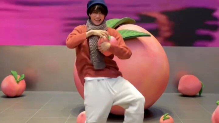 【Kim Jongin】Cùng gấu con hái đào ở công ty SM nhé~