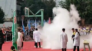 Lãnh đạo nhà trường vô cùng kinh ngạc trước lễ khai giảng kỳ diệu (Đại hội thể thao cấp trung học cơ