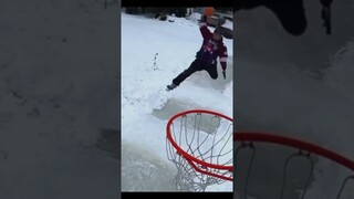 guy nails a slam dunk in 0 fps #memes