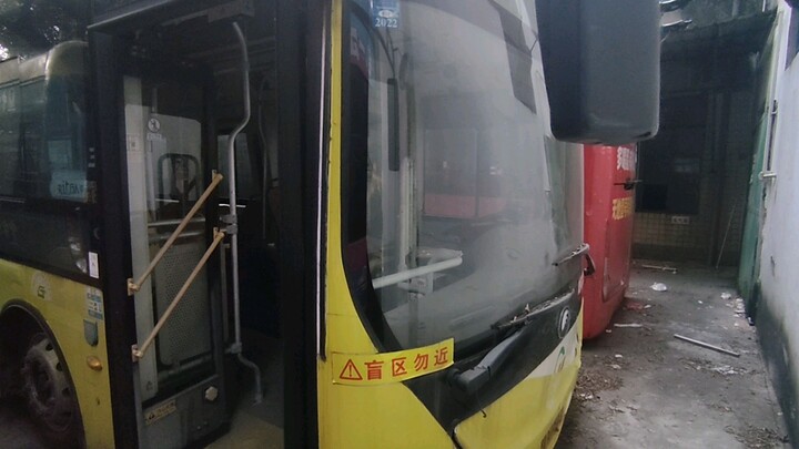 中国广州公交巴士集团郑州宇通ZK5125A (原:ZK6125BEVG9) 粤AAT842 （原电车D1-A401）2025.01.19