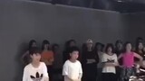 [Klub Dansa 1M Su Xinhao] Siswa sekolah dasar telah menumbuhkan wajah untuk guru celana mereka di 1M