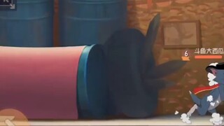 Tom and Jerry mobile game: Swordsman Tom in action
