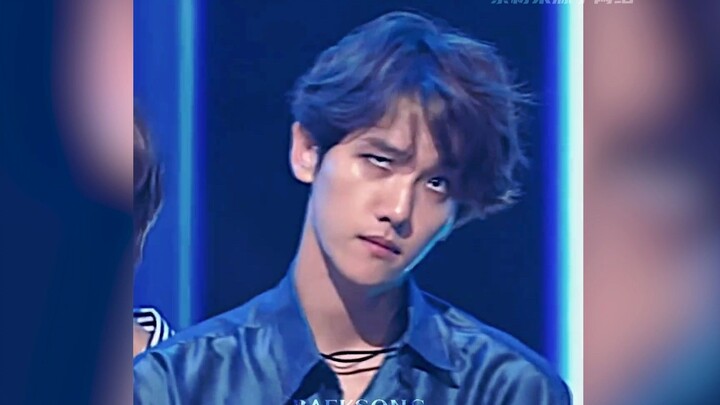 Cảnh tượng “thần thánh hóa” của idol Hàn Quốc! Biên Bách Hiền để xảy ra lỗi trên sân khấu nhưng lại 