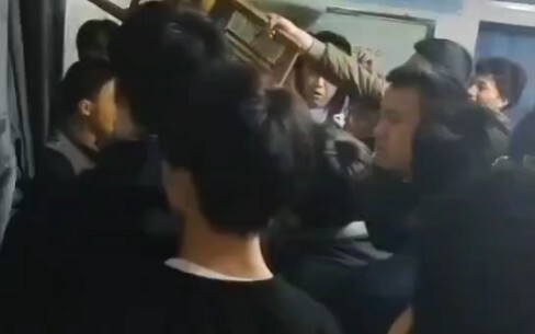 Bàn về mức độ mãnh liệt của khát vọng sinh tồn của sinh viên đại học khi xảy ra động đất