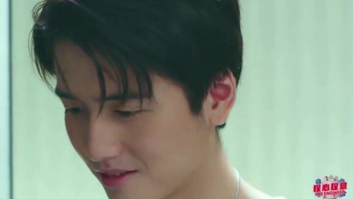 "Cheng Xin Cheng Yi" dumb talker ah ah ah ah, Mek looks good when he smiles