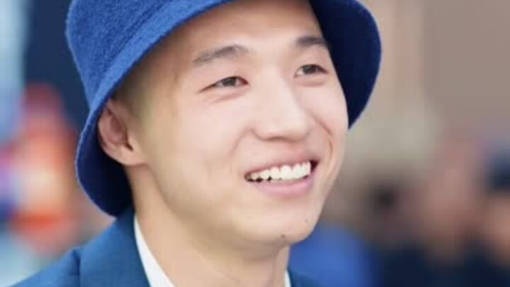 When the older sister gets married, the younger brother really does burst into tears. My wish is tha