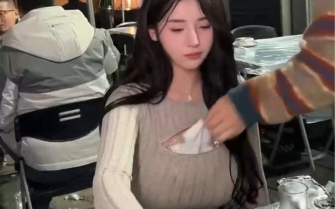 Ê anh bạn, đang làm gì vậy?