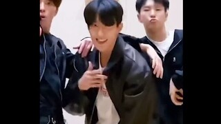 [Lee Seokmin] Although he is the lead singer, he is also a good dancer