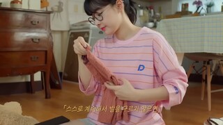 A Poor Girl Becomes a Maid for a Handsome Man_ but He Pretends to Be a Father_ a