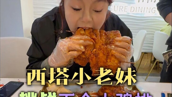 Cô em gái nhỏ Xita có vượt qua thử thách ăn hết năm miếng gà chiên lớn không?