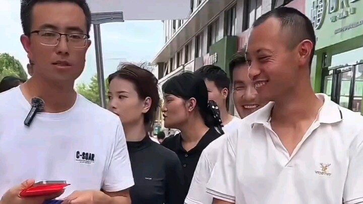 Nếu không muốn thách đấu với vua vòng trái tay, thì cứ tự thách đấu với chính mình thôi!