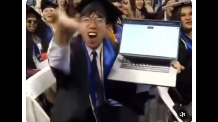 A student displayed his ChatGPT usage history—used for exam cheating—on the graduation ceremony came