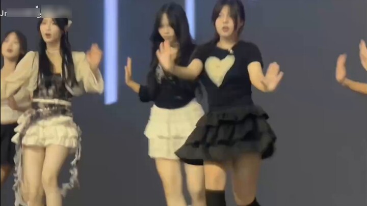 09 High school students danced to BabyMonster Forever